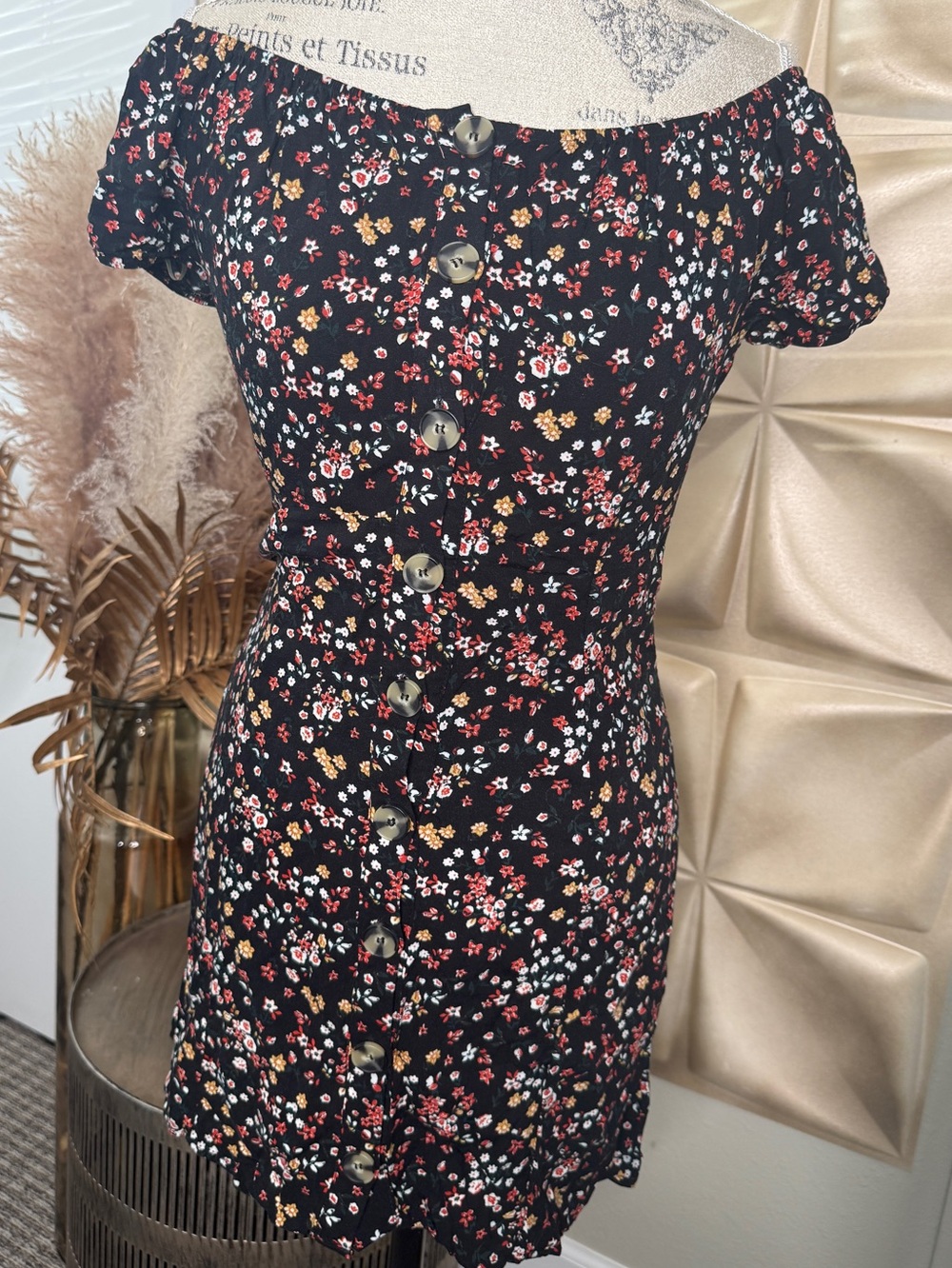 Sky and Sparrow Black Floral Off-Shoulder Button Mini Dress